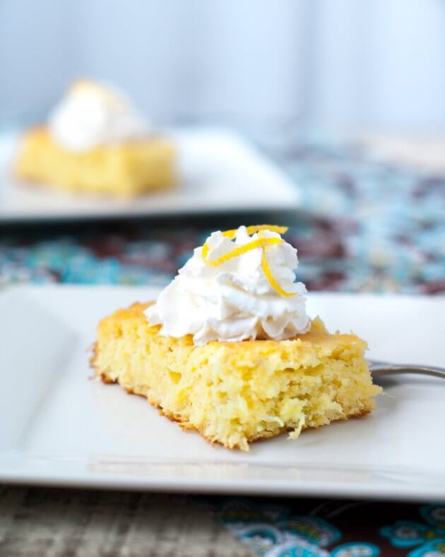 It only takes 5 minutes and 3 ingredients to make this super moist lemon cake. You'll love this light and quick dessert perfect for Spring.