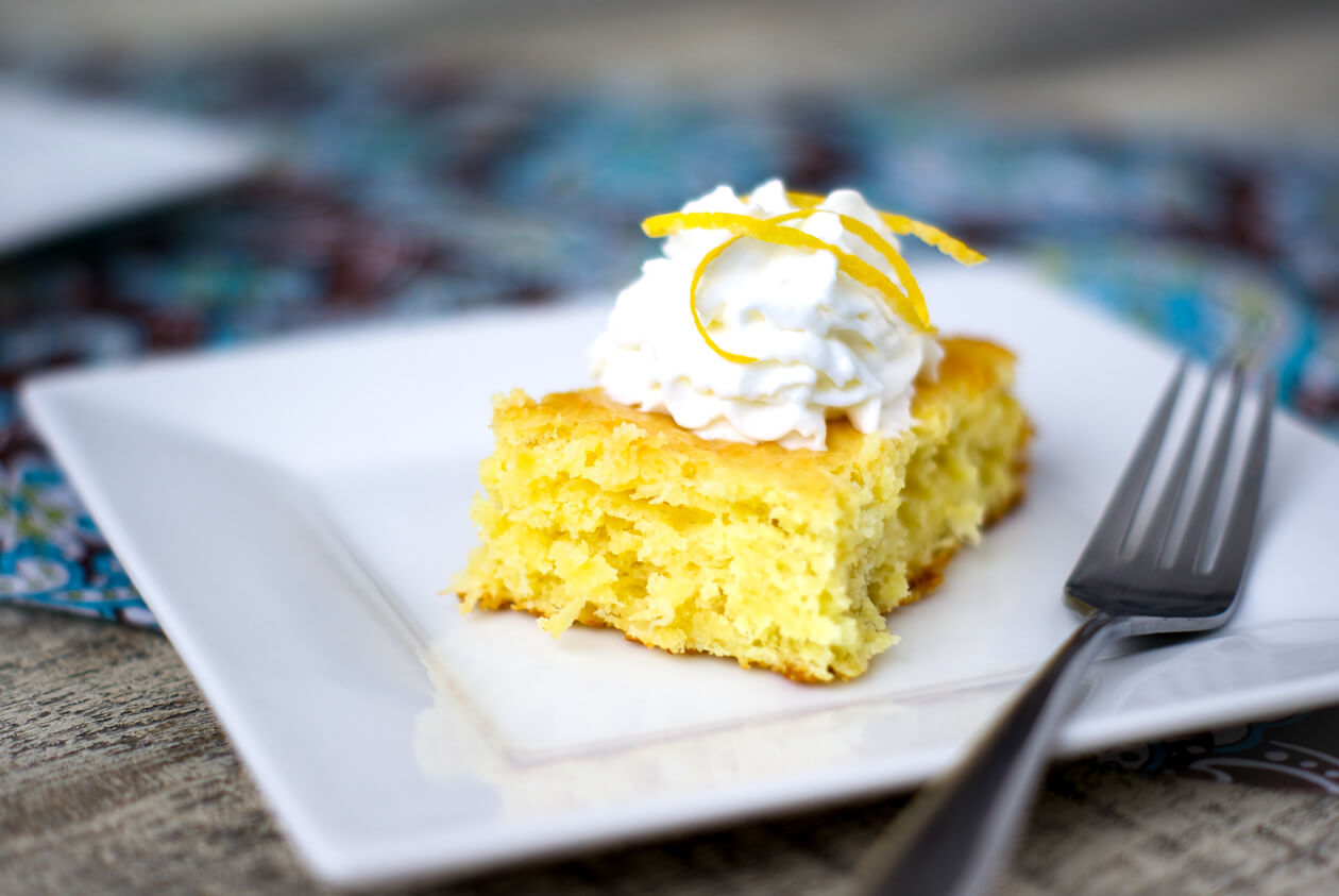 It only takes 5 minutes and 3 ingredients to make this super moist lemon cake. You'll love this light and quick dessert perfect for Spring.