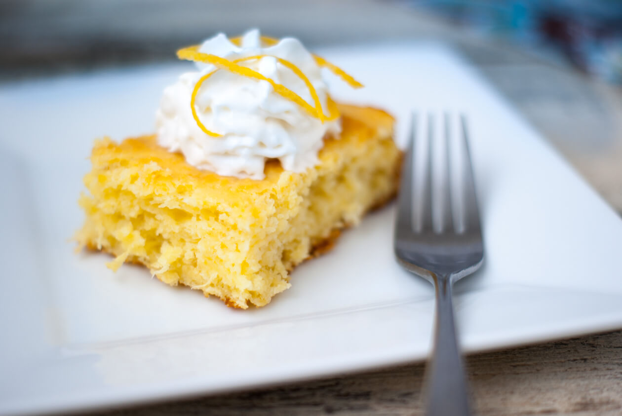 It only takes 5 minutes and 3 ingredients to make this super moist lemon cake. You'll love this light and quick dessert perfect for Spring.