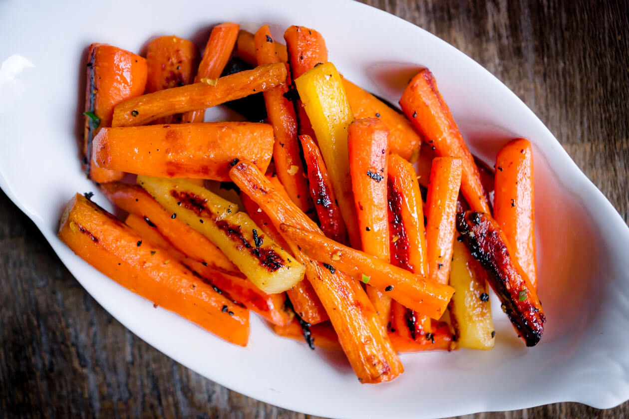 Spring makes me think about Easter. Easter gets me thinking about bunnies and bunnies, well, you can't think about bunnies without carrots. In honor of Spring, Easter, bunnies, and carrots here is my new favorite simple side dish - Honey-ginger roasted carrots.