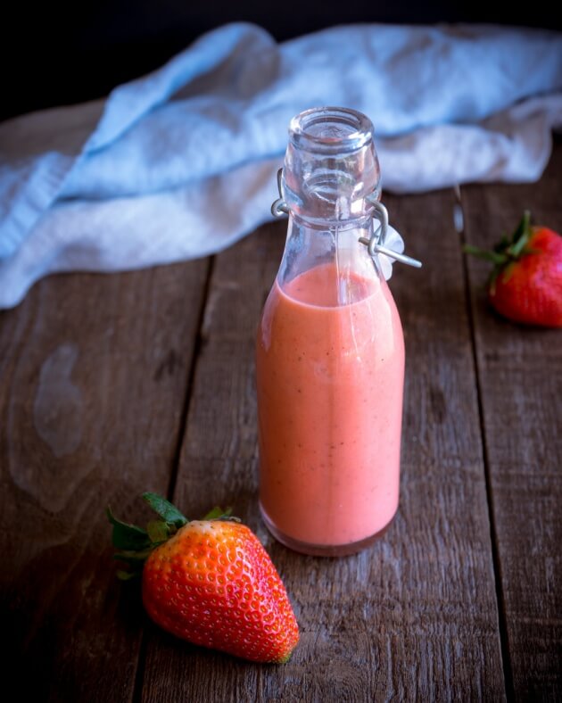 Salad season is coming! Make sure you have a few easy salad dressing recipes ready to go. Start with this quick & easy low-fat strawberry vinaigrette.