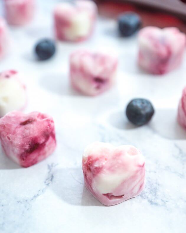 Adorable! 3 ingredient frozen yogurt bites are creative treats to share with your sweeties for an easy snack or healthy dessert.