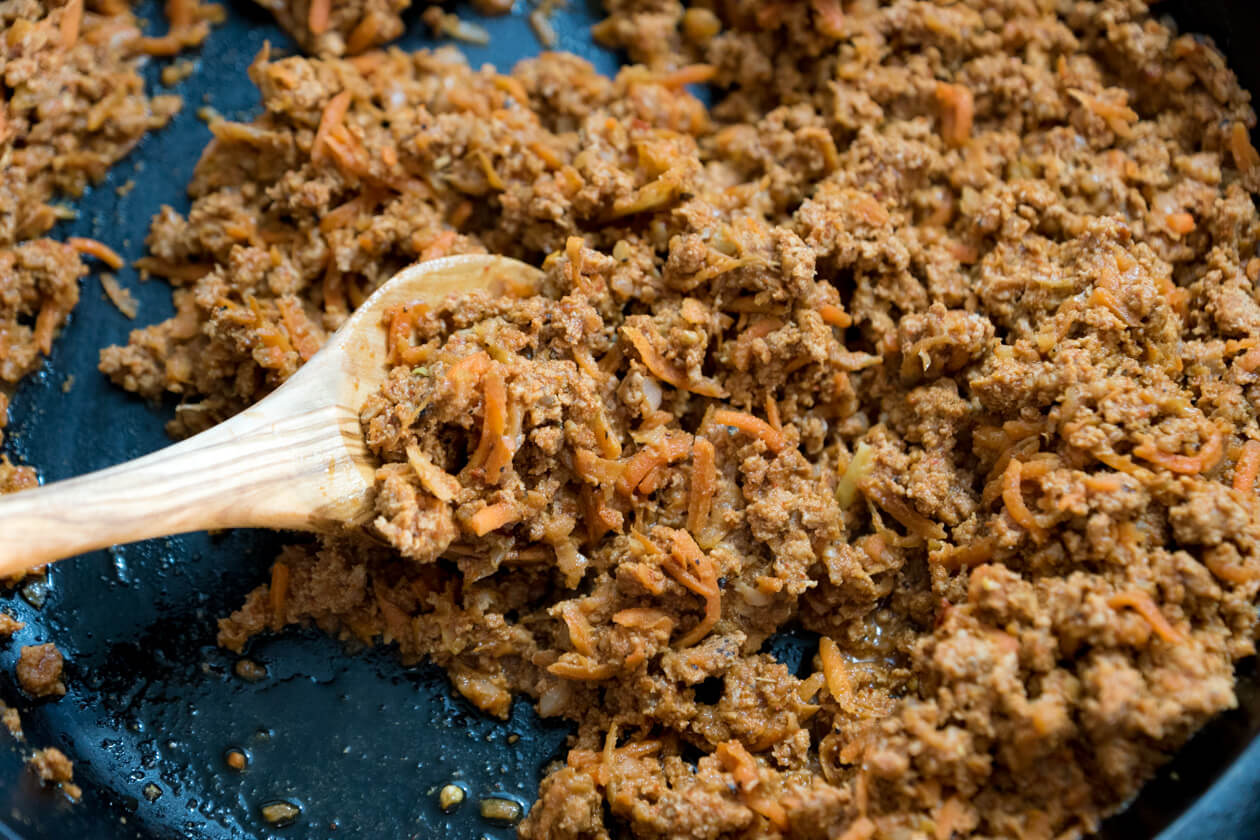 A quick and easy recipe for make ahead taco meat. Includes easy tips for using lean meat & sneaking in healthy vegetables. My kids LOVE this taco recipe.