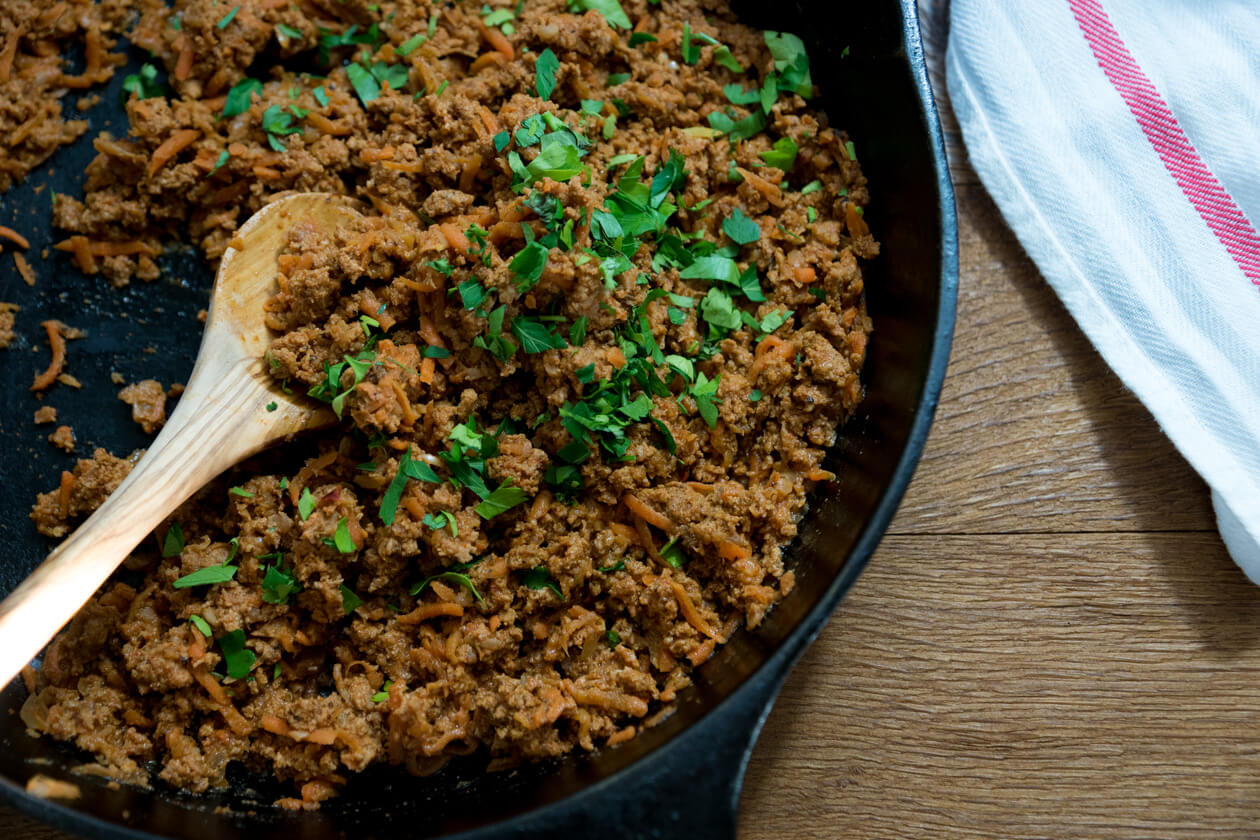 A quick and easy recipe for make ahead taco meat. Includes easy tips for using lean meat & sneaking in healthy vegetables. My kids LOVE this taco recipe.
